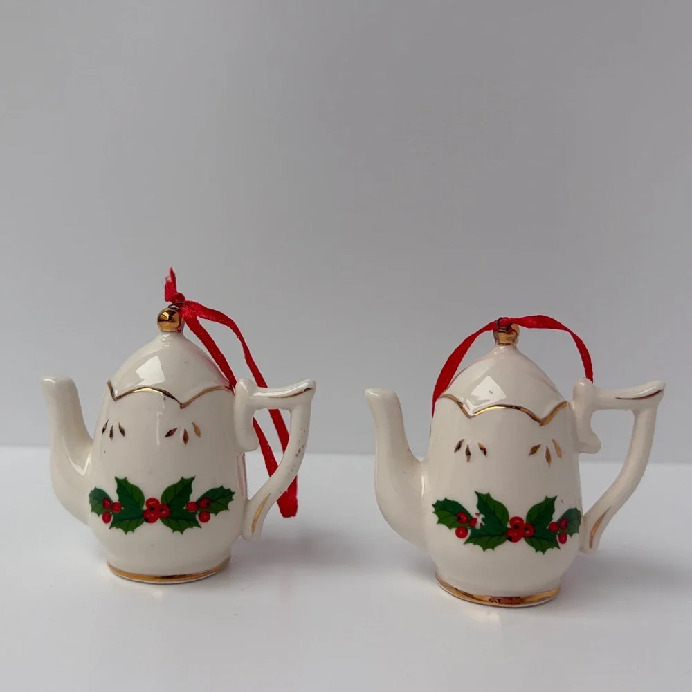 VTG Tea Pots Christmas Ornaments Holly Ivory Ceramic Porcelain‎ Set of 2